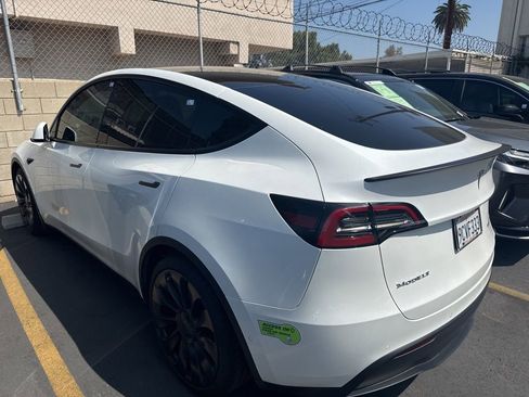 Used 2022 Tesla Model Y Performance image 7