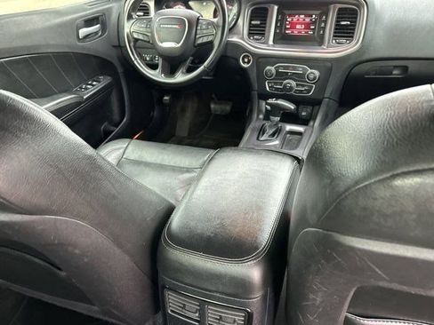 Used 2017 Dodge Charger SE w/ Blacktop Package image 34