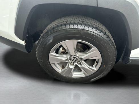 Used 2025 Toyota RAV4 XLE FWD image 18