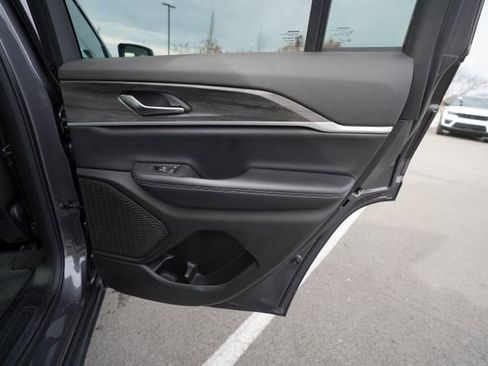 Used 2024 Jeep Grand Cherokee Limited image 22