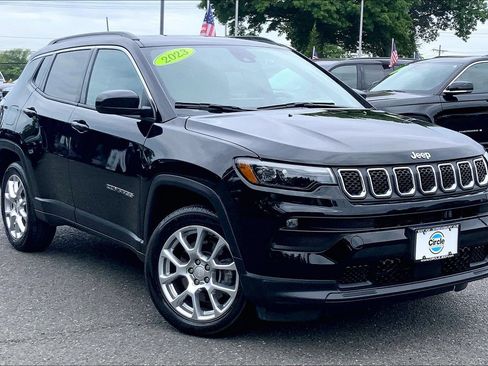 Certified 2023 Jeep Compass Latitude w/ Sun and Sound Group AWD/4WD image 2
