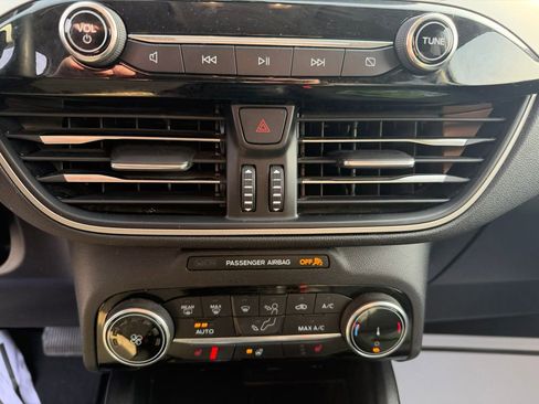 Used 2022 Ford Escape SE w/ SE Sport Appearance Package image 9