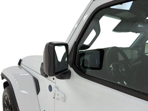 Used 2025 Jeep Wrangler Unlimited Sahara w/ Safety Group AWD/4WD image 10
