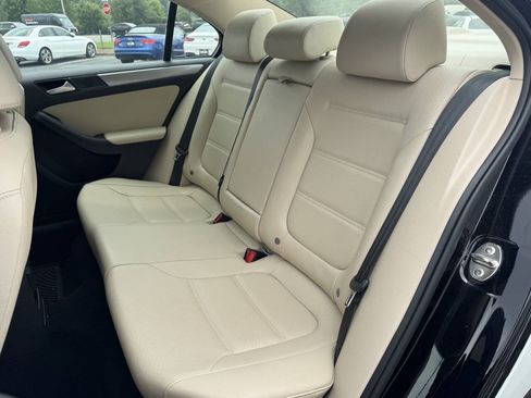 Used 2018 Volkswagen Jetta SE FWD image 9