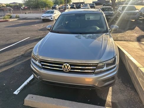 Used 2019 Volkswagen Tiguan SE w/ Panoramic Sunroof Package FWD image 5