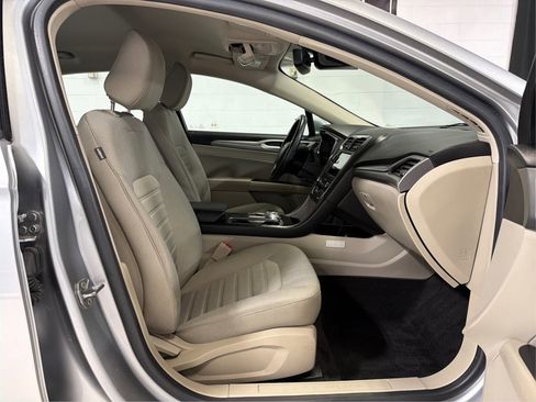 Used 2020 Ford Fusion SE image 14