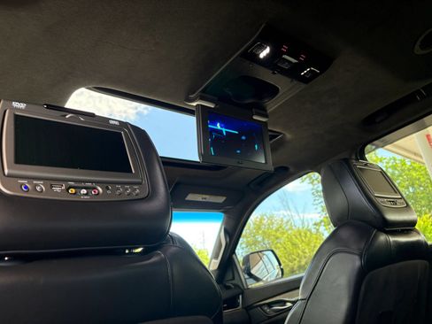 Used 2018 Cadillac Escalade Platinum AWD/4WD image 21