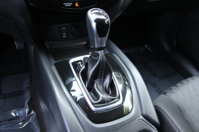 Used 2017 Nissan Rogue SV AWD/4WD image 28