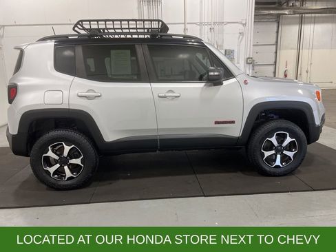 Used 2019 Jeep Renegade Trailhawk w/ UConnect 8.4 Nav Group image 9