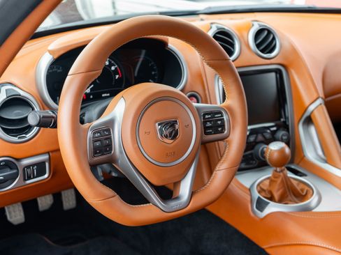 Used 2013 SRT Viper GTS w/ GTS Laguna Interior Pkg RWD image 12