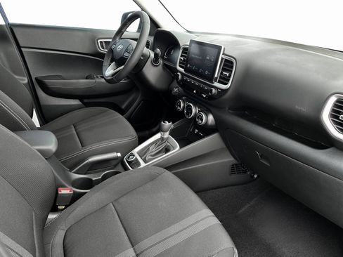 Used 2025 Hyundai Venue SEL image 15