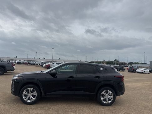 Used 2025 Chevrolet Trax LS image 11