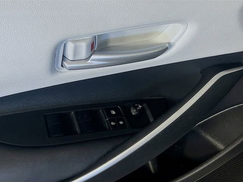 Used 2021 Toyota Corolla SE FWD image 12