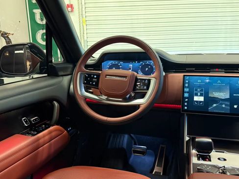 Used 2025 Land Rover Range Rover SV AWD/4WD image 22