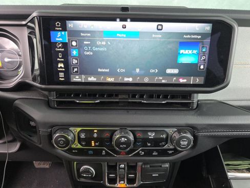 Used 2025 Jeep Wrangler Unlimited Sahara w/ Safety Group AWD/4WD image 5