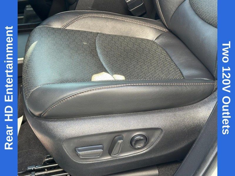 Used 2026 Toyota Sienna Limited FWD image 30