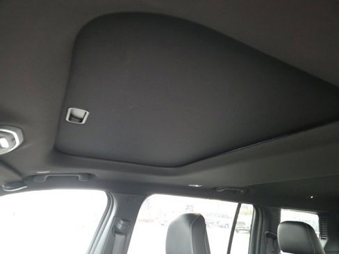 Used 2023 Jeep Grand Cherokee L Laredo image 9