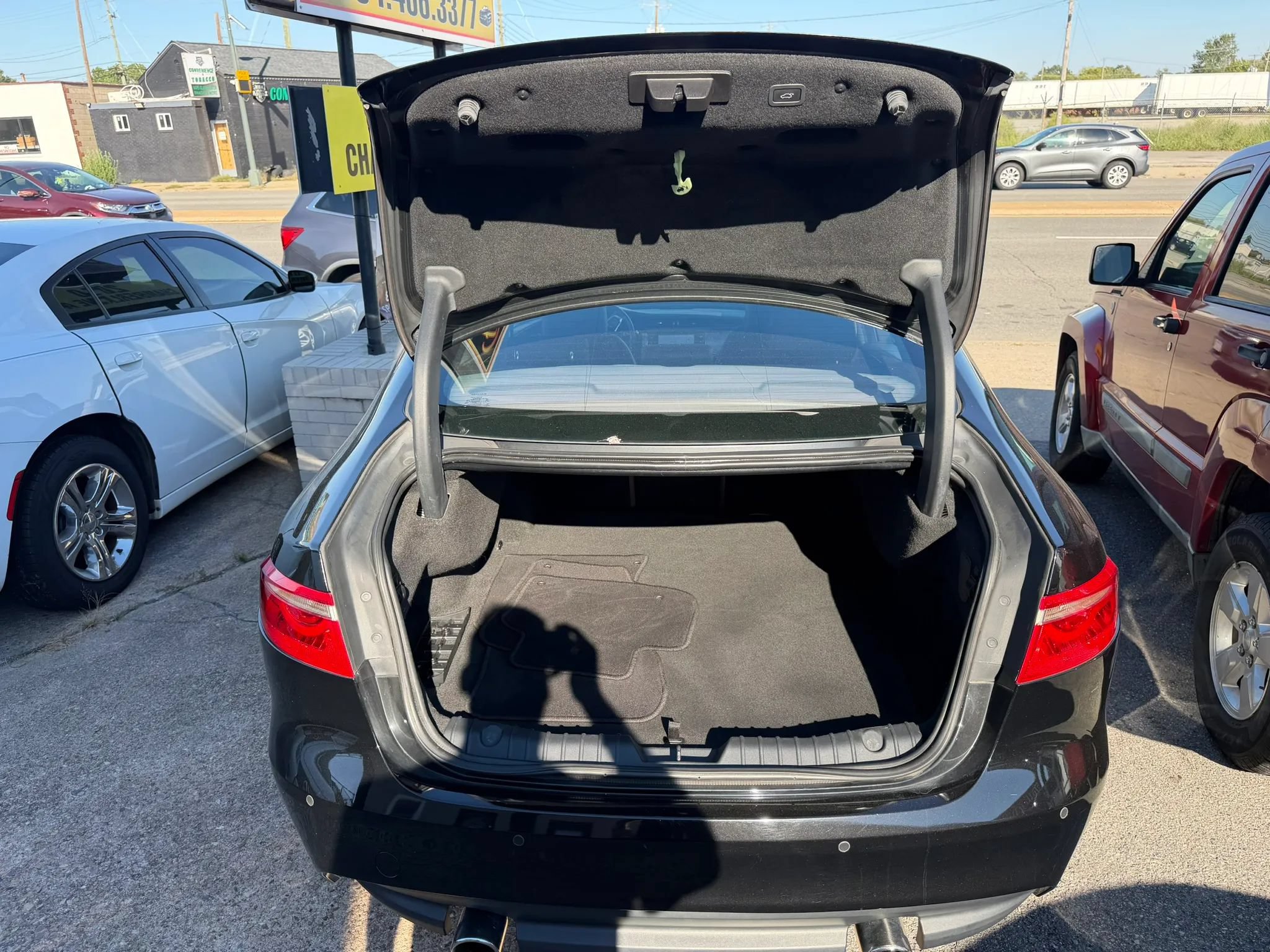 Used 2016 Jaguar XF R-Sport RWD image 28
