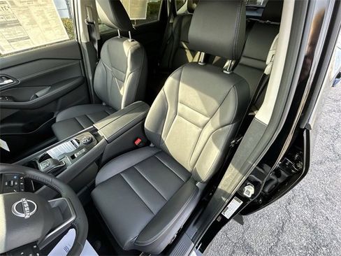 Certified 2025 Nissan Rogue SL w/ Tech Package image 11