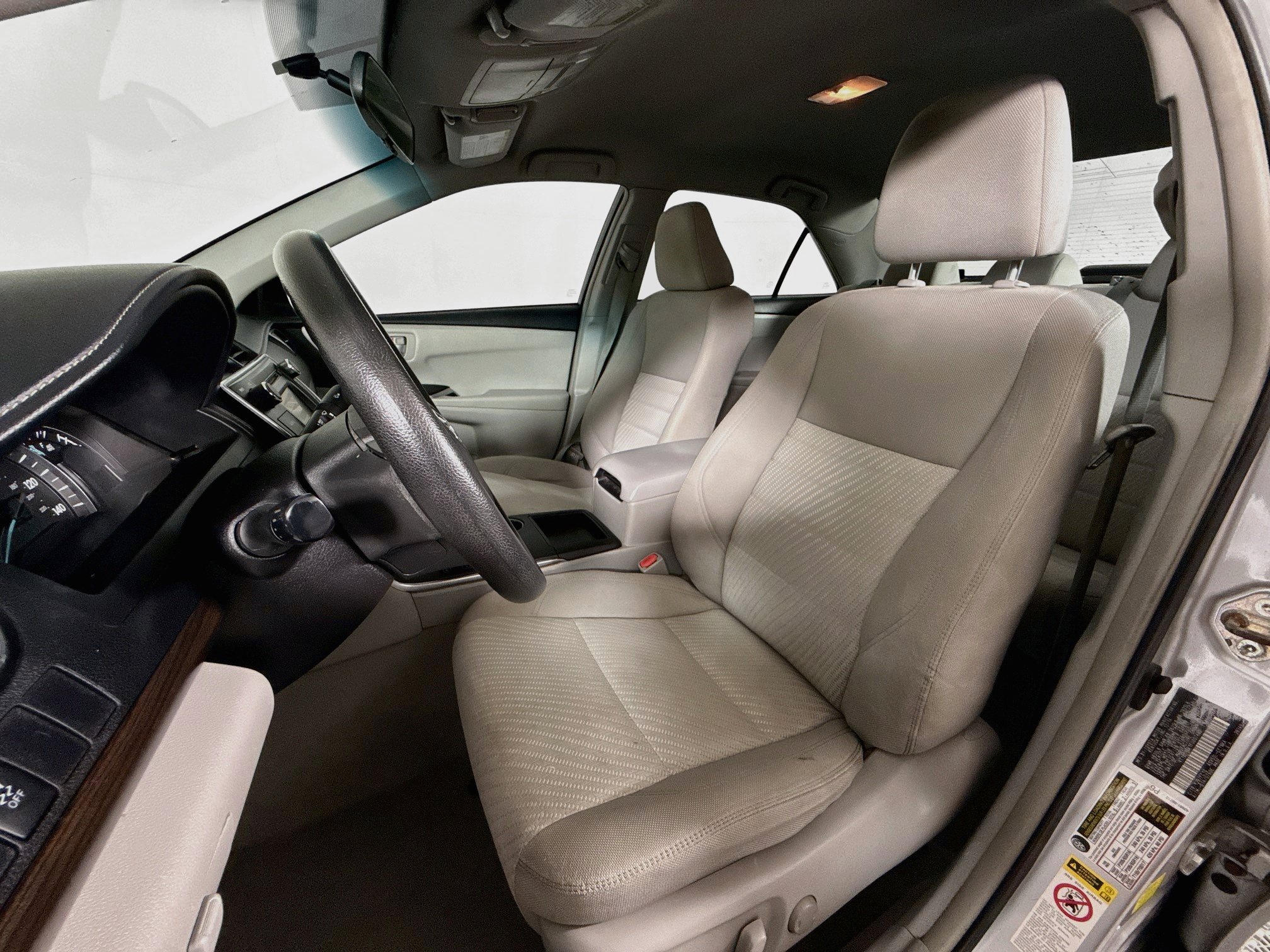 Used 2015 Toyota Camry LE FWD image 11