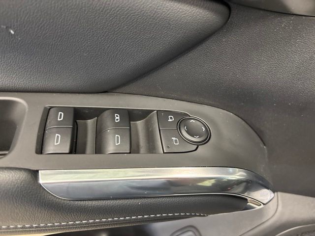 Used 2025 Chevrolet Traverse LT FWD image 42