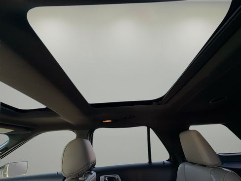 Used 2015 Ford Explorer XLT w/ Equipment Group 202A image 29