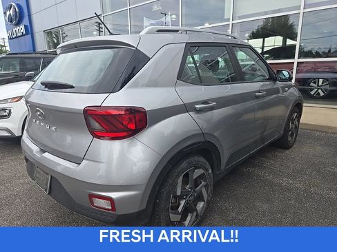 Used 2023 Hyundai Venue SEL w/ Cargo Package FWD image 3