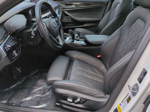 Used 2021 BMW 530i xDrive w/ Premium Package image 17