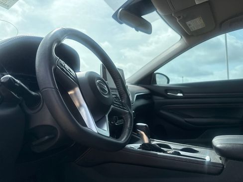 Certified 2022 Nissan Altima 2.5 SR FWD image 39