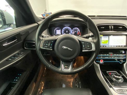 Used 2018 Jaguar XE S image 37