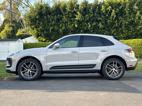 New 2026 Porsche Macan image 2