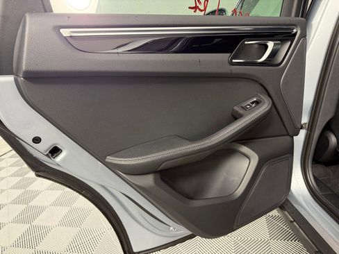 Used 2024 Porsche Macan image 17