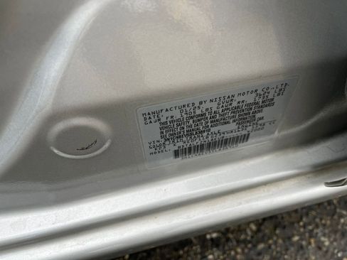 Used 2025 Nissan Versa SV image 9