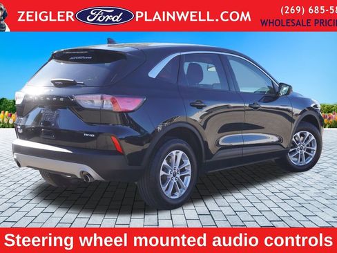 Used 2022 Ford Escape SE image 5