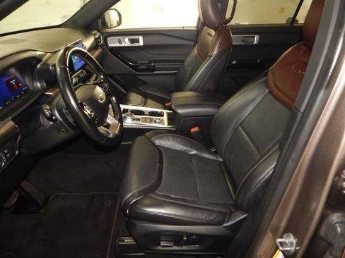 Used 2021 Ford Explorer Platinum w/ Equipment Group 601A AWD/4WD image 13