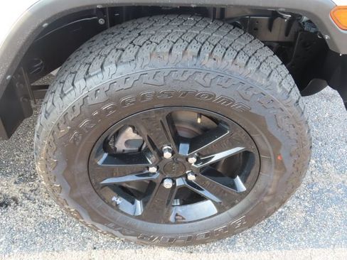 Used 2023 Jeep Wrangler Unlimited Sahara AWD/4WD image 13