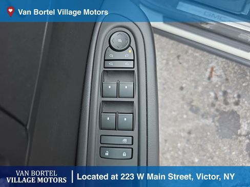 Used 2015 GMC Acadia SLT image 12