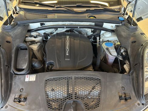 Used 2017 Porsche Macan AWD/4WD image 34