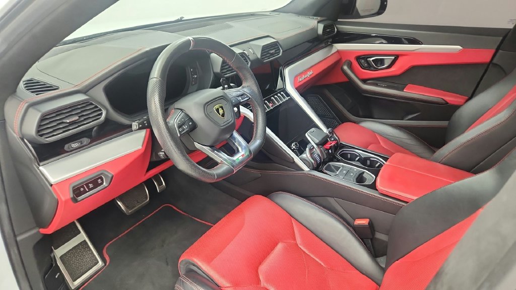 Used 2020 Lamborghini Urus AWD/4WD image 28