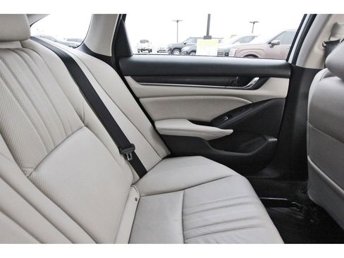 Used 2021 Honda Accord Touring image 11