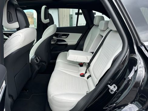 Used 2024 Mercedes-Benz GLC 300 4MATIC image 26