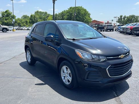 Used 2021 Chevrolet Trax LS w/ Tint and Cruise Package FWD image 7