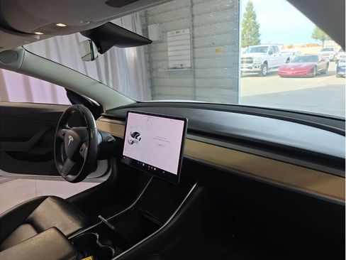 Used 2019 Tesla Model 3 Standard Range image 15