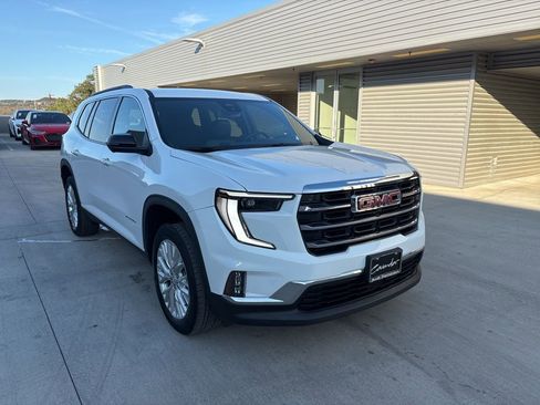 Used 2024 GMC Acadia Elevation image 3
