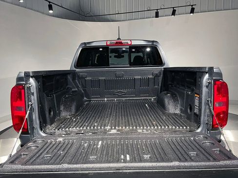 Used 2022 Chevrolet Colorado LT w/ LT Convenience Package image 5