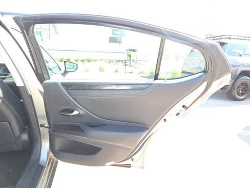 Used 2019 Lexus ES 300h w/ Accessory Package 2 FWD image 26