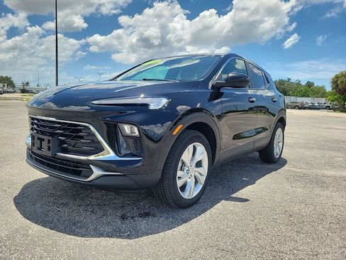 Used 2024 Buick Encore GX Preferred AWD/4WD image 2