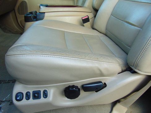 Used 2005 Ford F250 Lariat image 7