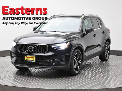 Used 2023 Volvo XC40 B5 Plus AWD/4WD image 1
