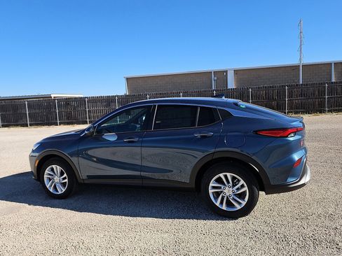 New 2026 Buick Envista Preferred image 2